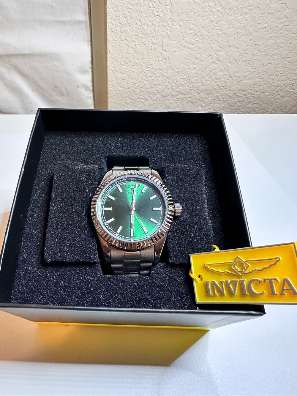 Invicta Men's Green Sunray Dial Silver Stainless Steel Bracelet Watch